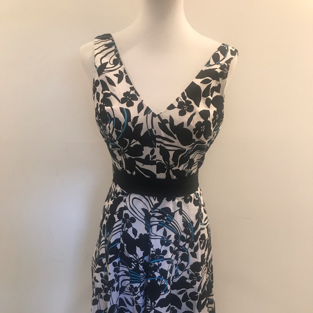 jones Wear Black & White Dress Fit & flair Size 8